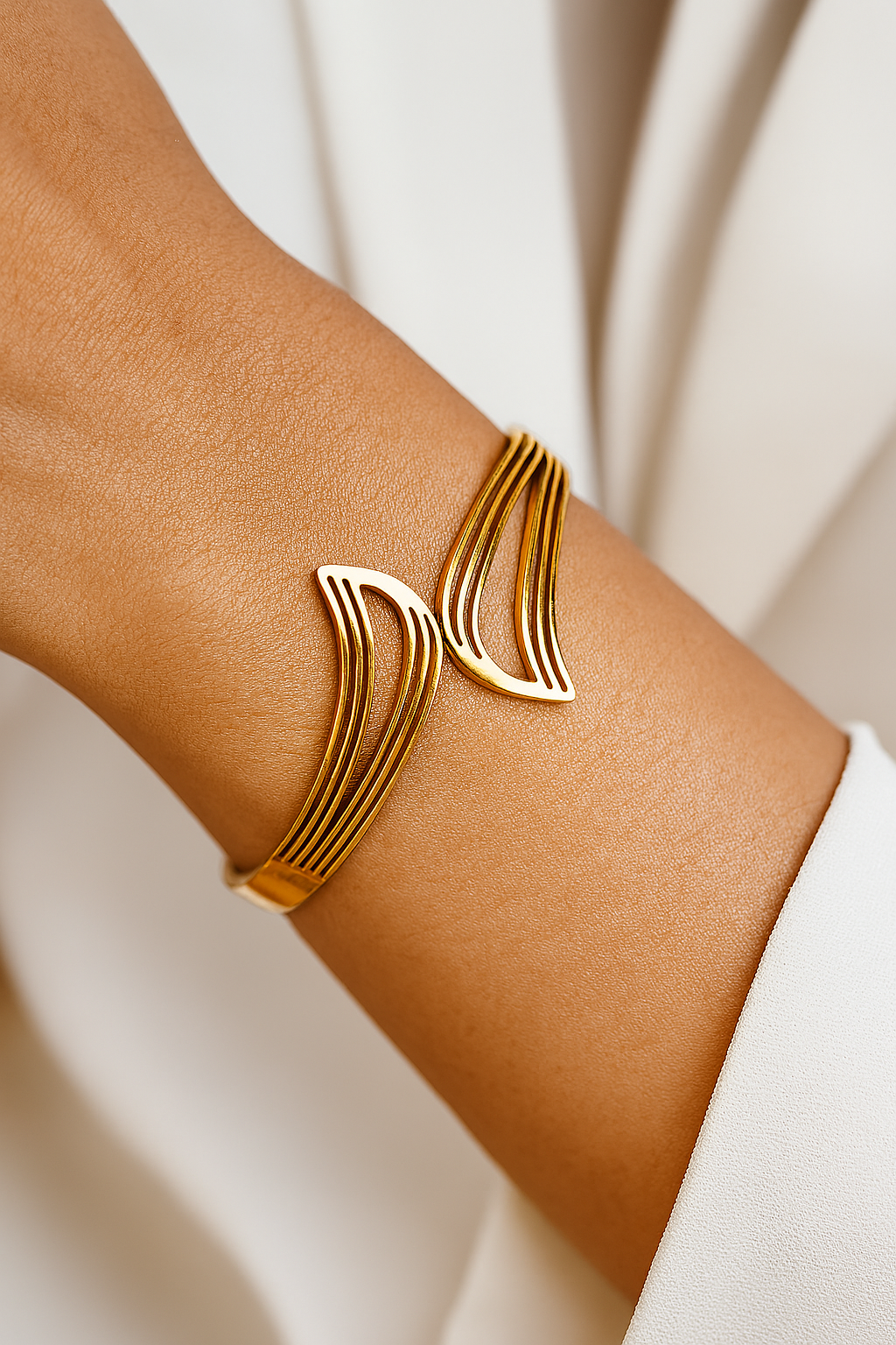 Golden Flow Anti Tarnish Braclete