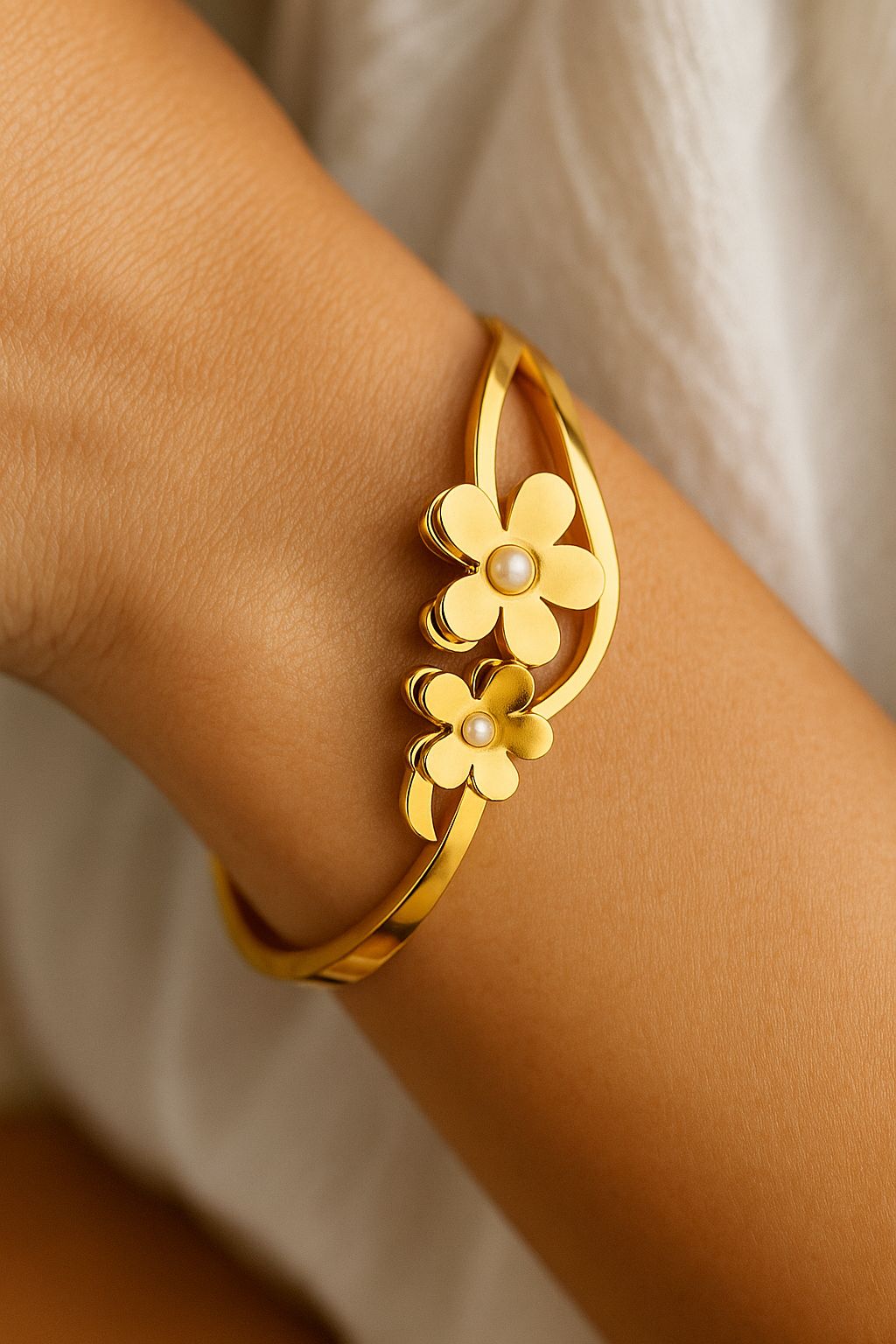 Dainty Bloom Anti Tarnish Braclete