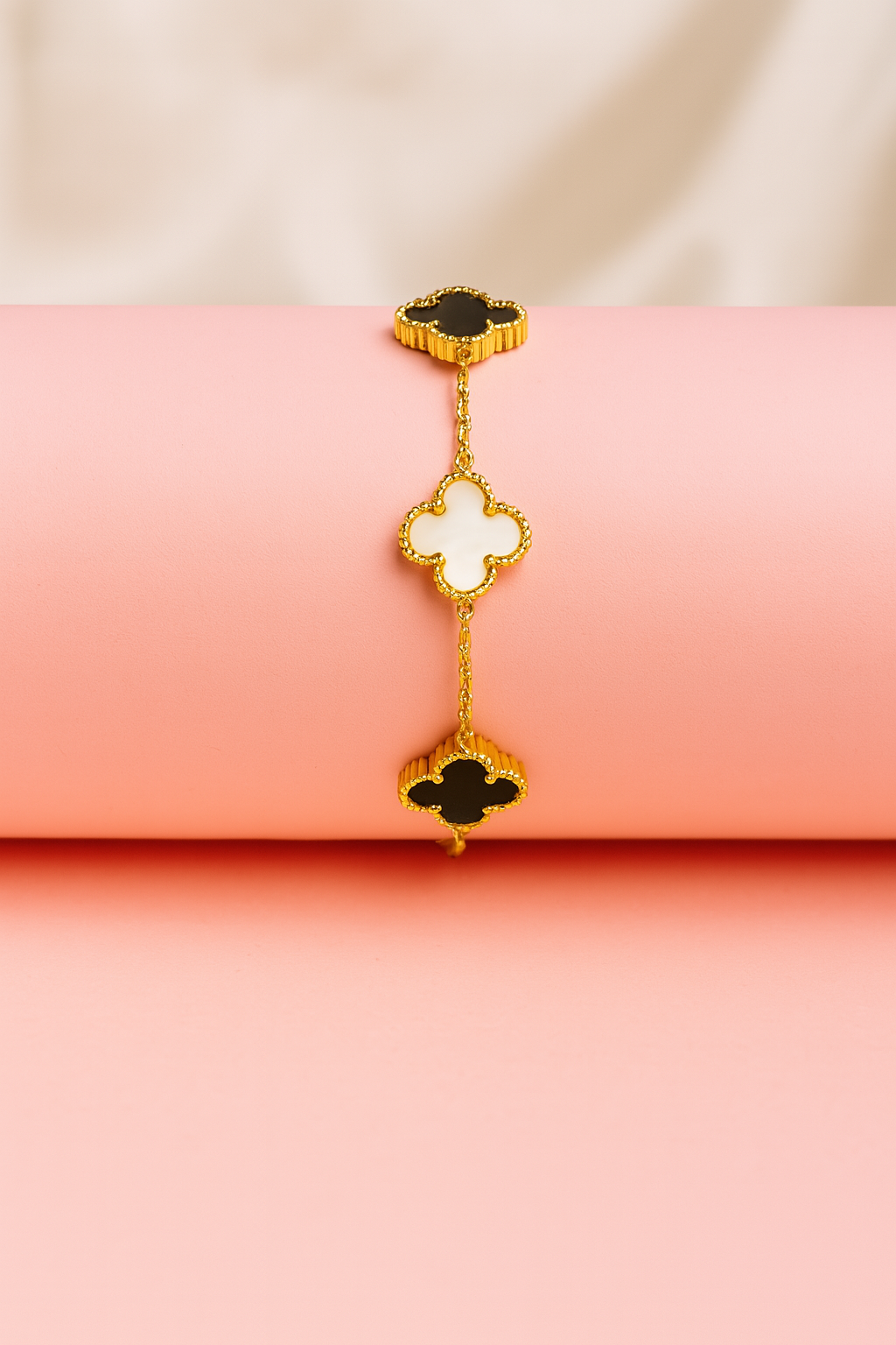 Black & White Clover Anti Tarnish Braclete