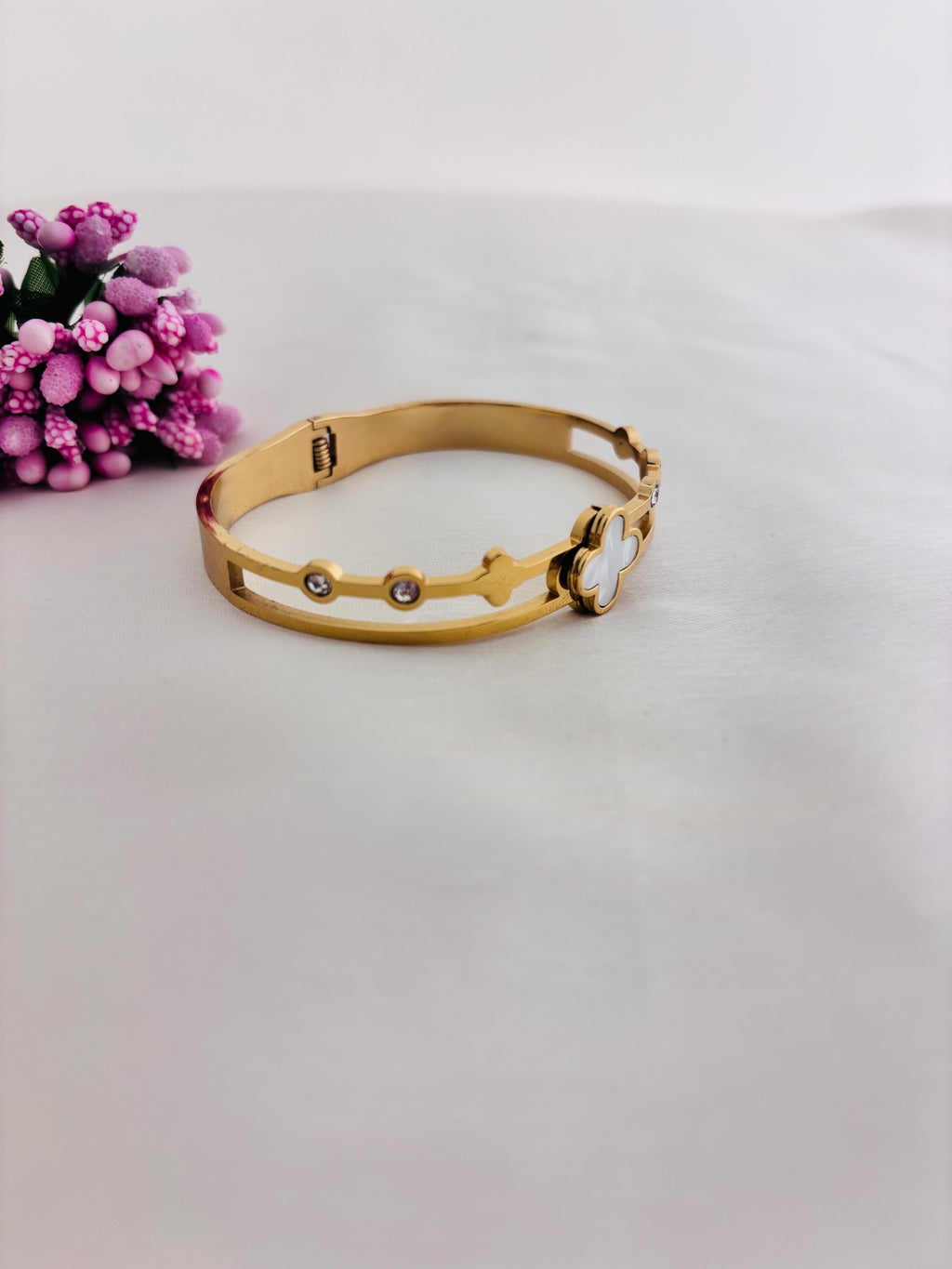 Eterna Clover – White Anti Tarnish Bracelet