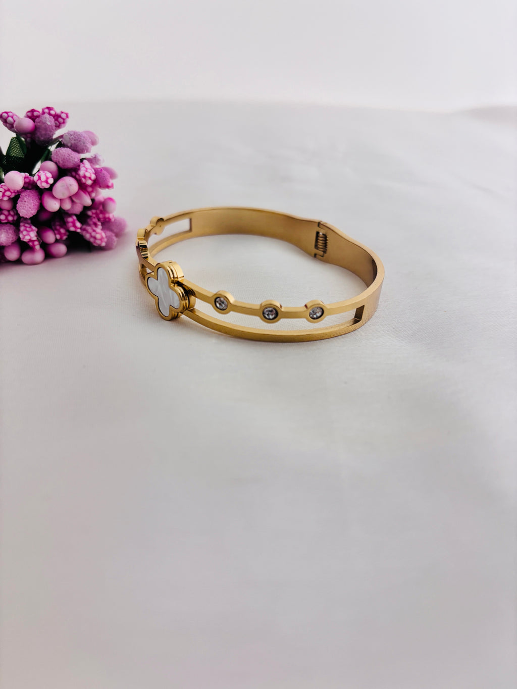Eterna Clover – White Anti Tarnish Bracelet