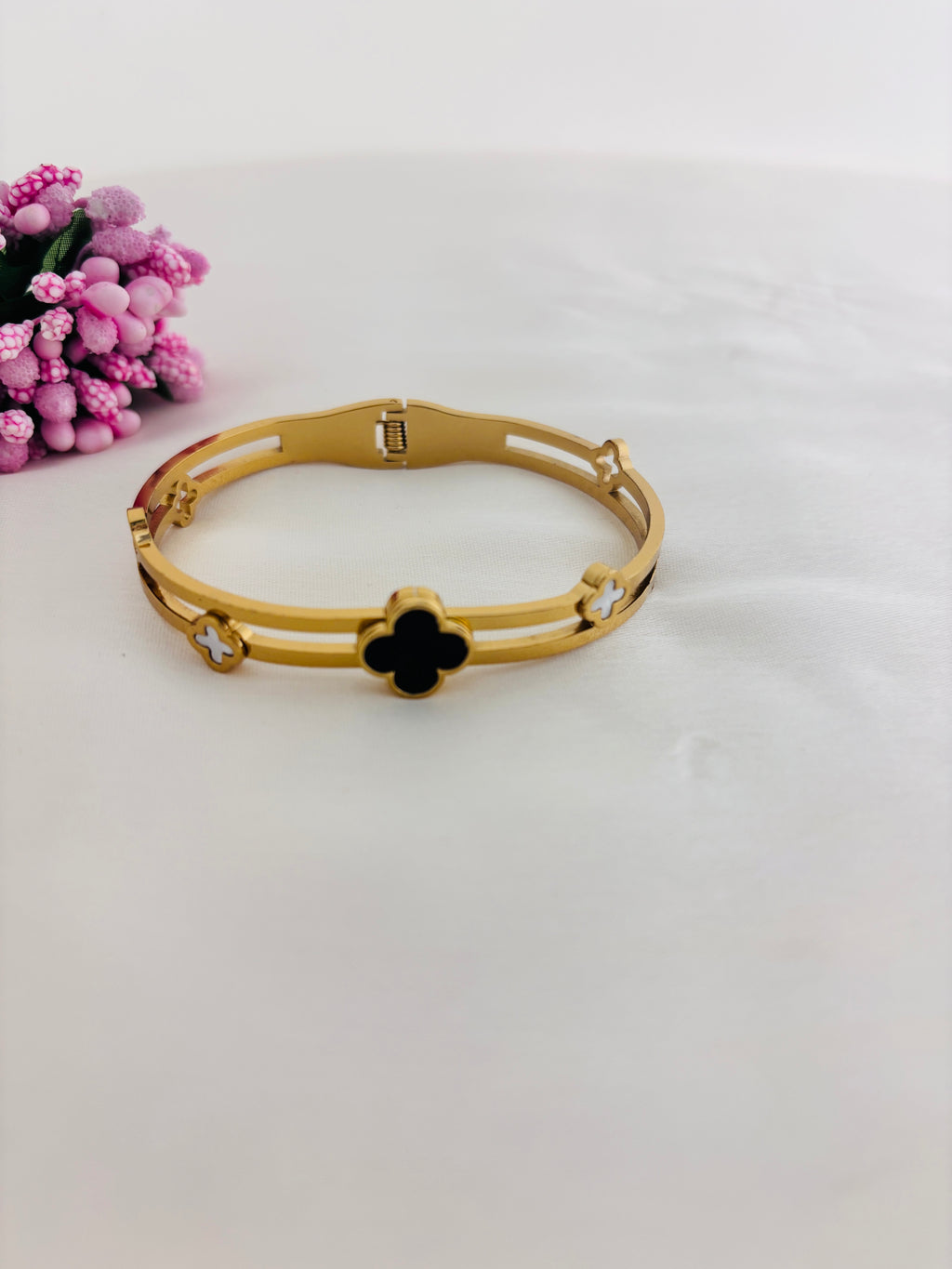 Eterna Clover – Black Anti Tarnish Bracelet