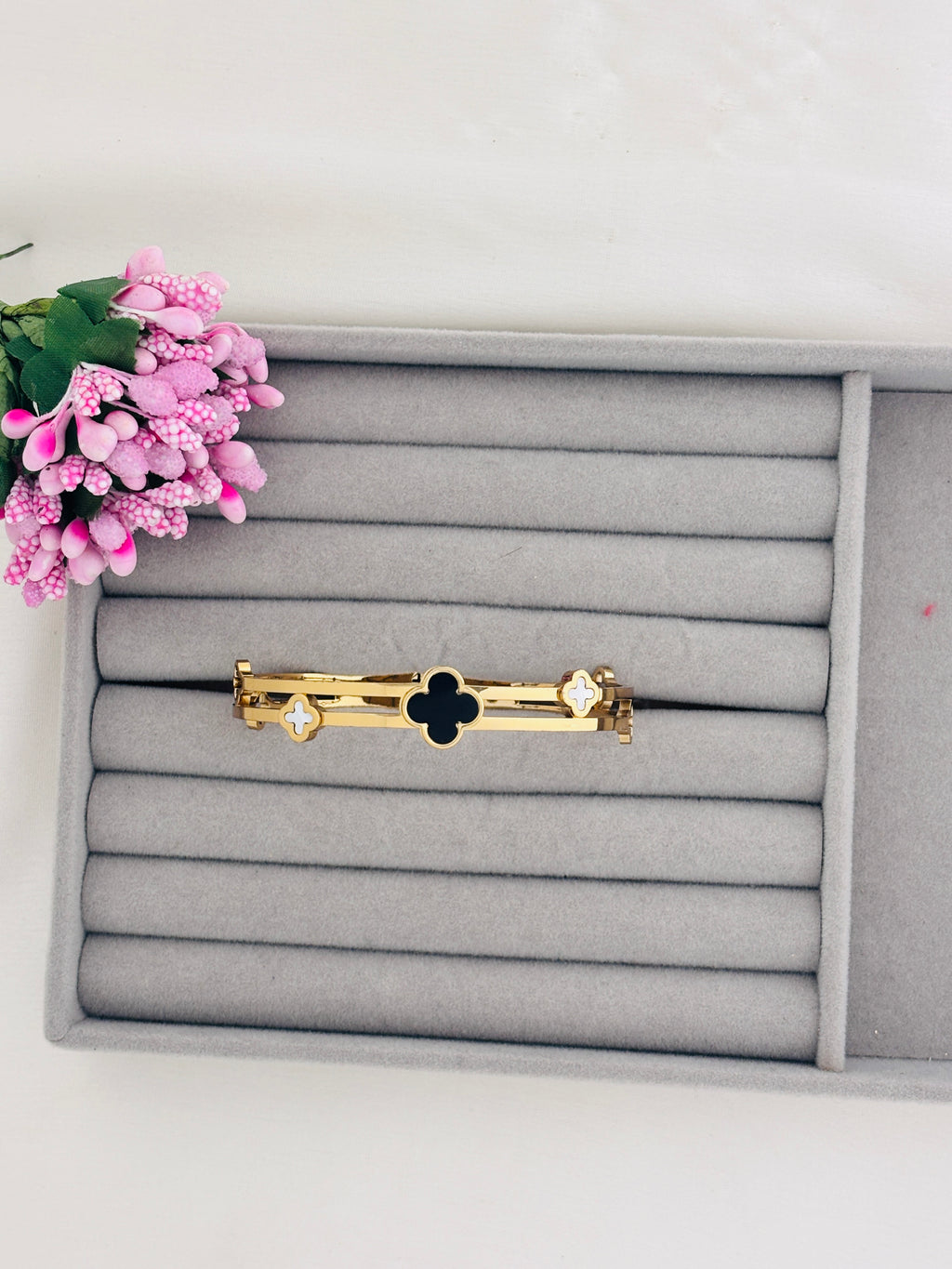 Eterna Clover – Black Anti Tarnish Bracelet