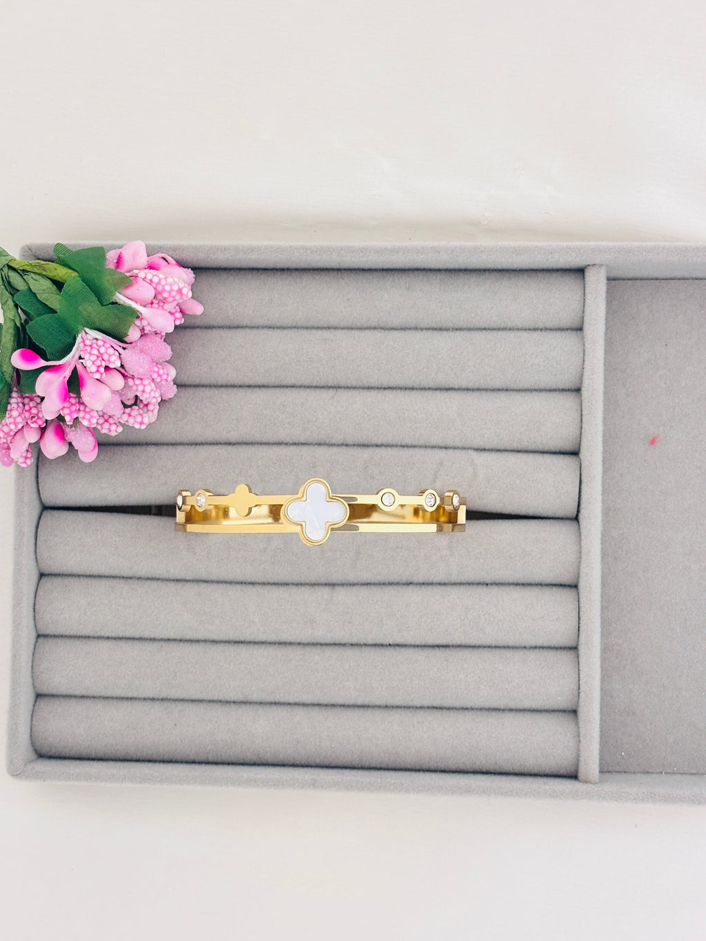 Eterna Clover – White Anti Tarnish Bracelet