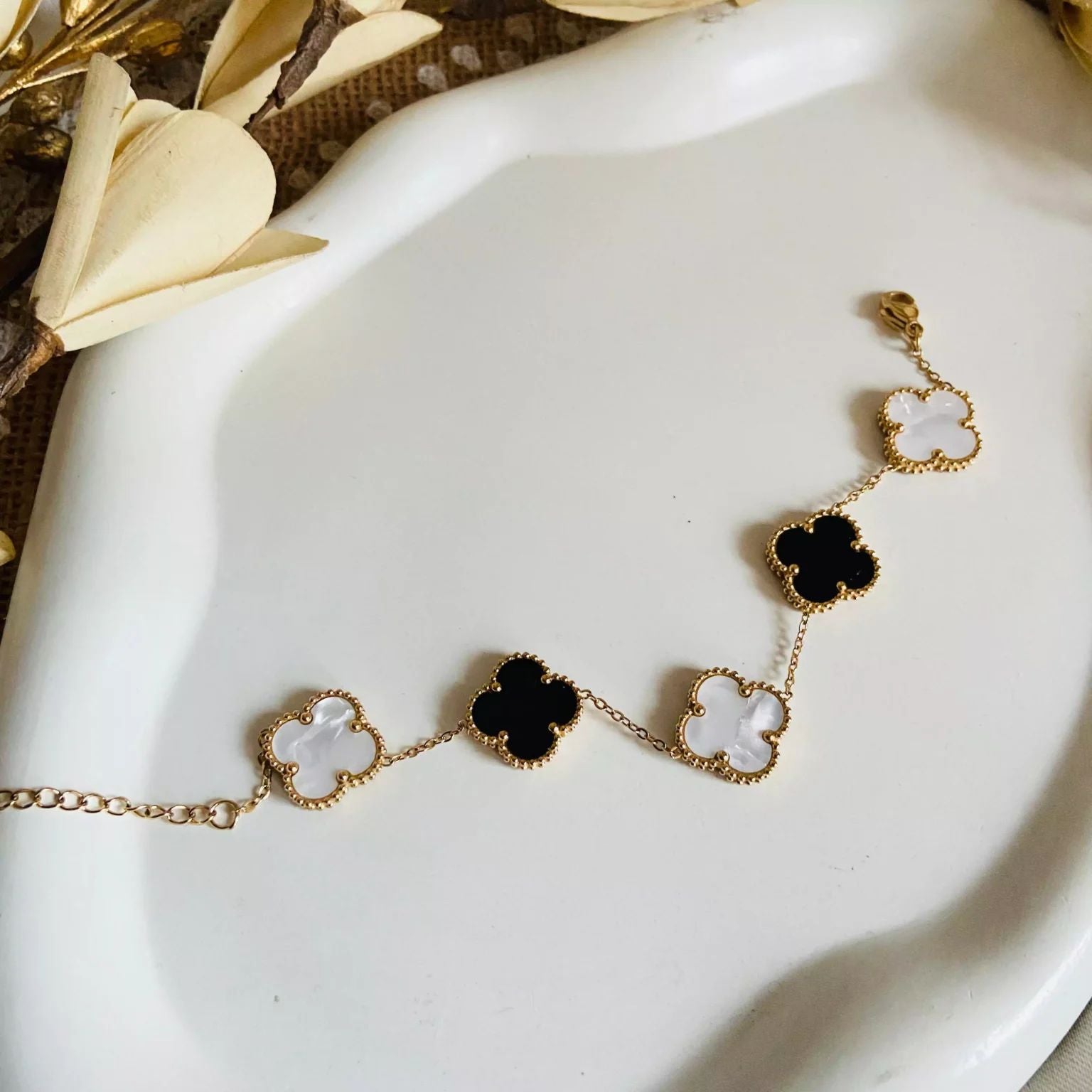 Black & White Clover Anti Tarnish Braclete